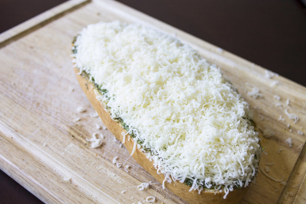 pesto garlic cheesy bread