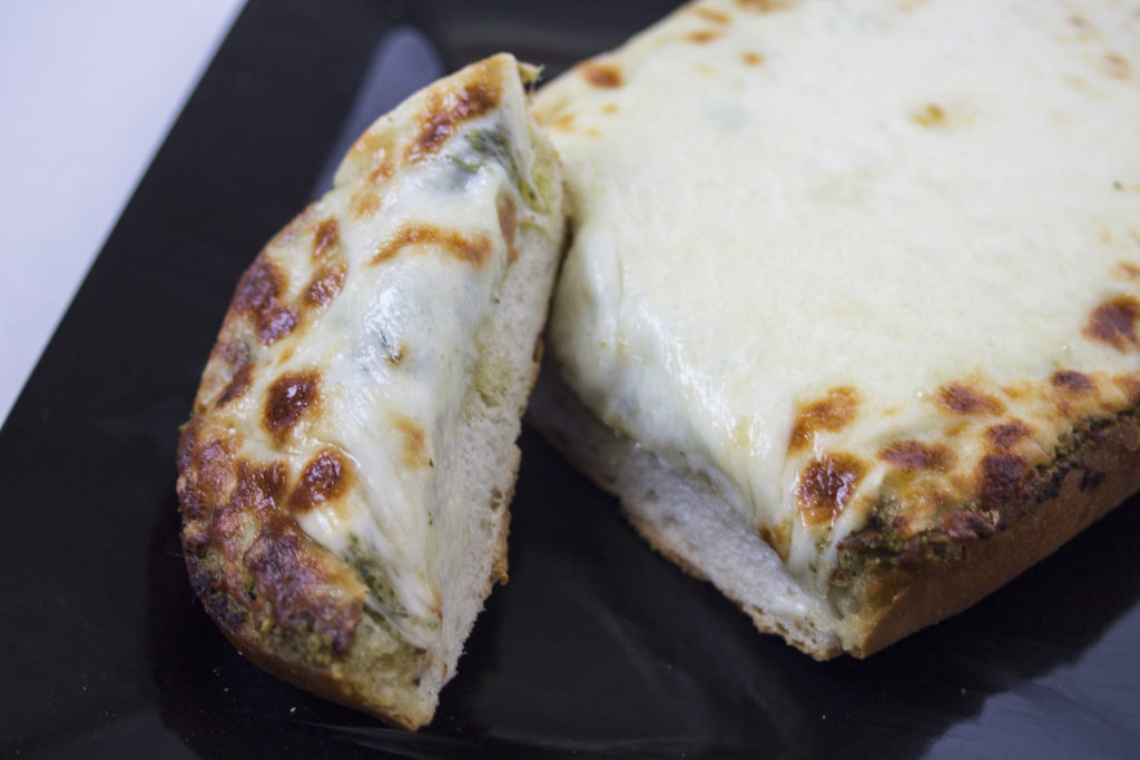 pesto garlic cheesy bread