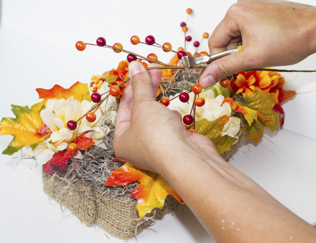 fall table display cutting wire