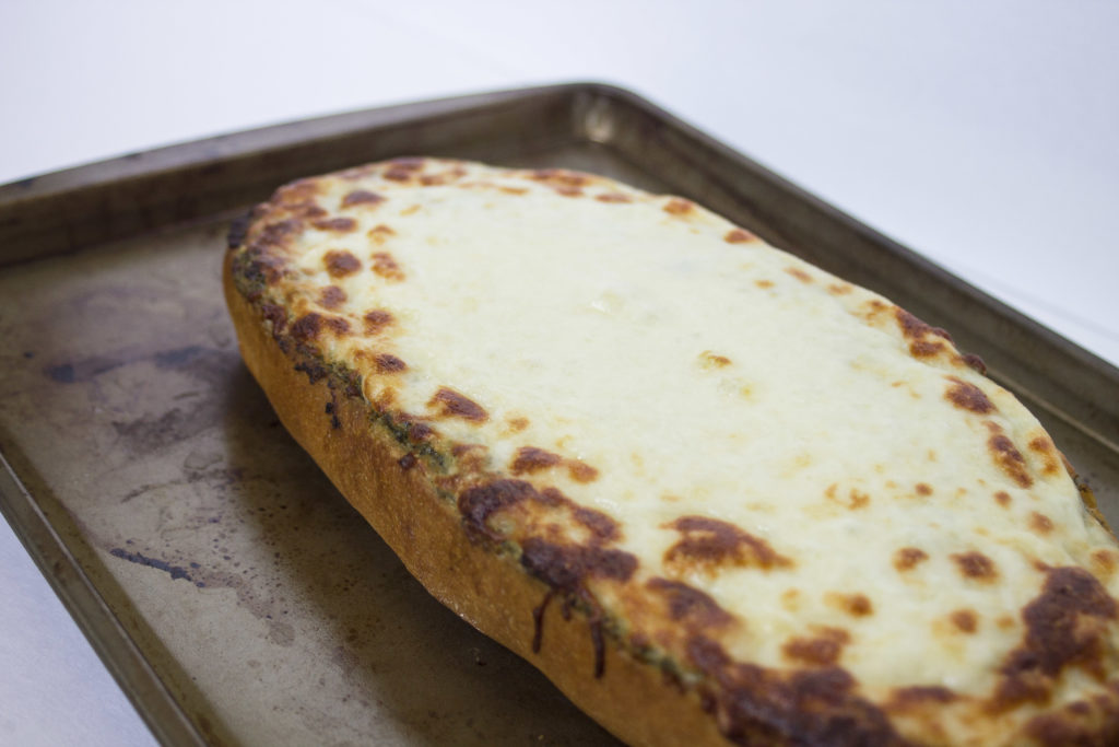 pesto garlic cheesy bread